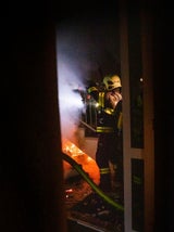 Personen bei Brand in Wohnungen eingeschlossen