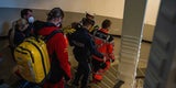 Drei Arbeiter in Wien stürzen in Aufzugsschacht