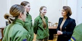 Edtstadler: in Ukraine im Bunker
