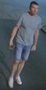 Schwere Sachbeschädigung: Polizei sucht diesen Mann