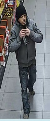 Schwerer Raub: Polizei sucht diesen Mann