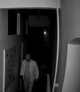Einbruch in Arztpraxis: Polizei sucht diesen Mann