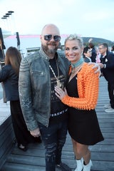 Elvis Nake (l.) mit Freundin Sandra (r.)