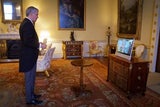 Die britische Königin Elizabeth II. erscheint während einer virtuellen Audienz zum Empfang des estnischen Botschafters im Vereinigten Königreich, Viljar Lubi, im Buckingham Palace in London.