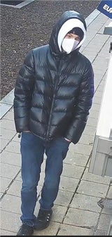 Schwerer Raub: Polizei sucht diese Männer
