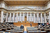 Parlament: Cabrio-Dach und umgefärbte Bänke