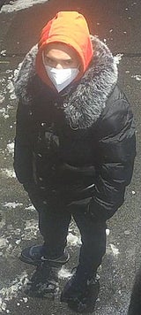 Trafik-Verkäufer niedergestochen: Polizei sucht diese Männer