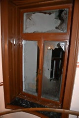 Böller-Bombe im Stiegenhaus – Promi-Künstlerin verletzt