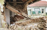 Haus stürzt nach Wasserrohrbruch teilweise ein