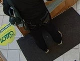 Raubüberfall mit Messer: Täter auf der Flucht