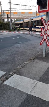 Wien: Pkw fährt über rot und wird von Lokalbahn erfasst