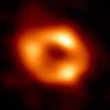 Erstes Bild von Schwarzem Loch im Zentrum unserer Galaxie