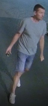 Schwere Sachbeschädigung: Polizei sucht diesen Mann