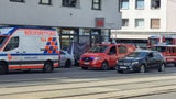 Pkw crasht in Mode-Geschäft: Zwei Verletzte, darunter ein Kind (11)