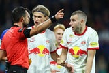 Nachspielzeit im Bundesliga-Hit lässt die Wogen hochgehen