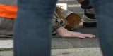 Klimaaktivisten klebten sich am Wiener Ring fest