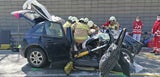 Pkw-Lenker nach Kollision mit Lkw tot