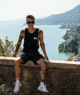 Cooler Style: Fettner zeigt im Urlaub seine zahlreichen Tatoos.