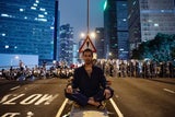 Peking-kritische Demonstranten stürmten Parlament