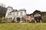 Den Berghof am Attersee hat Elisabeth Auersperg-Breunner, gebürtige Flick, zum ­stil- und liebevoll eingerichteten Familiensitz gemacht. Ein 50 Hektar großer Park samt Biolandwirtschaft umgibt das prachtvolle Haus. &nbsp;&nbsp;