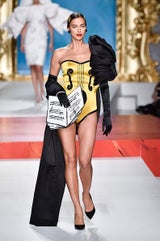 Moschino Frühjahr/Sommer 2020