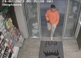 Taxilenker geschlagen und bedroht: Polizei sucht diesen Mann
