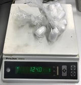 Dealer versteckte Drogen in Socken & Beinprothese – Festnahme