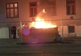 Spektakulärer Brand vor Wiener Wohnhaus