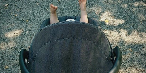Die Mutter war gerade mit ihren beiden Kleinkindern unterwegs.