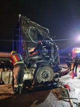 LKW-SATTELZUG STÜRZTE AUF DER A2 IN NÖ IN GRABEN