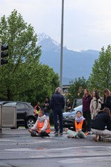 Klima-Kleber legen Verkehr in Wien und Innsbruck lahm