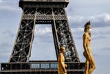 "Merci": Eiffelturm erstrahlt zu Ehren von Pflegepersonal