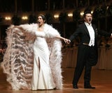 Prolls Kleid und Lugners Ausraster als Opernball-Aufreger