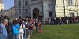 Lange Schlangen vor der Präsidentschaftskanzlei und dem Bundeskanzleramt
