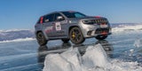 Jeep mit neuem Speed-Rekord auf Eis