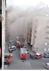 Heldenhafte Rettung: Feuerwehr rettet Baby aus Feuer-Wohnung