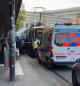 Mann bricht in Bim zusammen: Rettungseinsatz