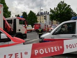 Dachbrand in Mehrparteienhaus - Fünf Verletzte