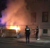 Spektakulärer Brand vor Wiener Wohnhaus