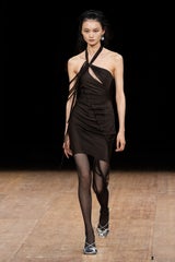 Hi-Tech, Eleganz und Tribute bei der Pariser Fashion Week