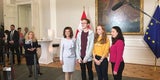 Bundeskanzlerin Brigitte Bierlein und Frauenministerin Ines Stilling posieren