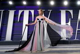 Selma Blair bei der "Vanity Fair" Oscar Party 2019, bei der sie sich mit ihrem Gehstock "outete".&nbsp;