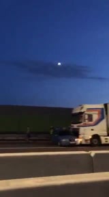 Lkw rammt Pkw auf Wiener Südosttangente