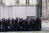 Hunderte Migranten besetzen Pariser Pantheon