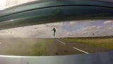 Schock-Video zeigt Biker-Crash mit Auto