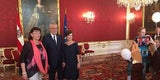 Der Bundespräsident und seine Frau stellen sich für Fotos zur Verfügung
