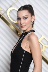 Bella Hadid mit Foxy Eyes Make Up Look