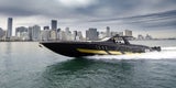 Mercedes G-Klasse mit passender Yacht