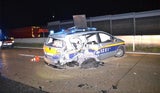 Nach Lkw-Kollision auf A1 crasht Kleinbus in Polizeiauto