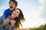 Mamas, steht zu euch! Denn auch Superheldinnen brauchen mal Pause, haben Bedürfnisse, dürfen Grenzen setzen, frei entscheiden und müssen nicht perfekt sein!&nbsp;